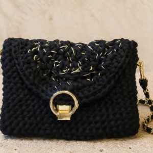 Handgefertigte Bellissima Stella Nera Häkeltasche mit Ringverschluss und goldfarbenen Akzenten